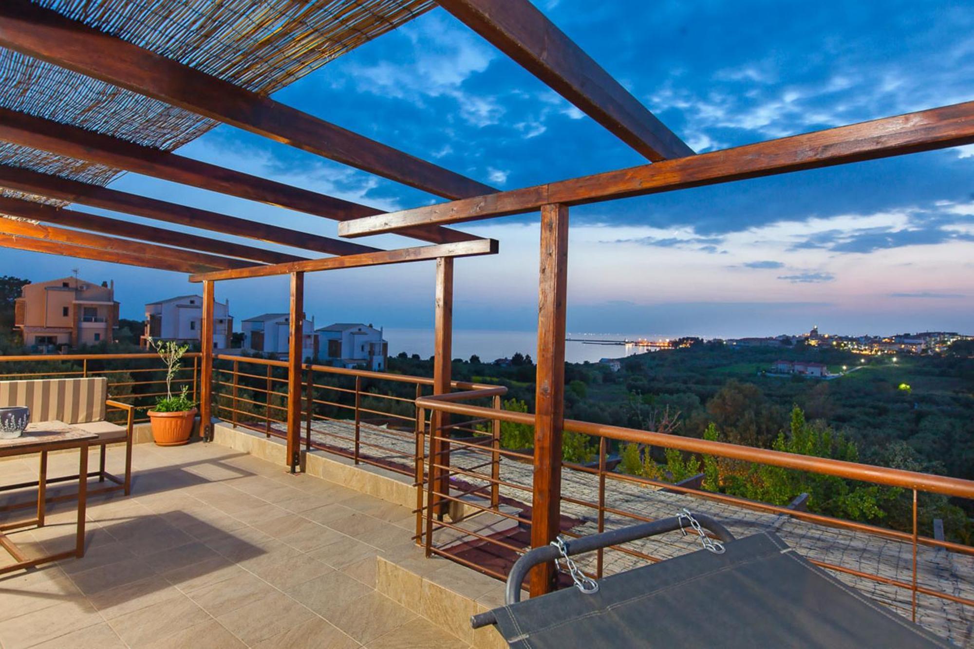 Villa Laskari Sea View Неа Мудания Екстериор снимка